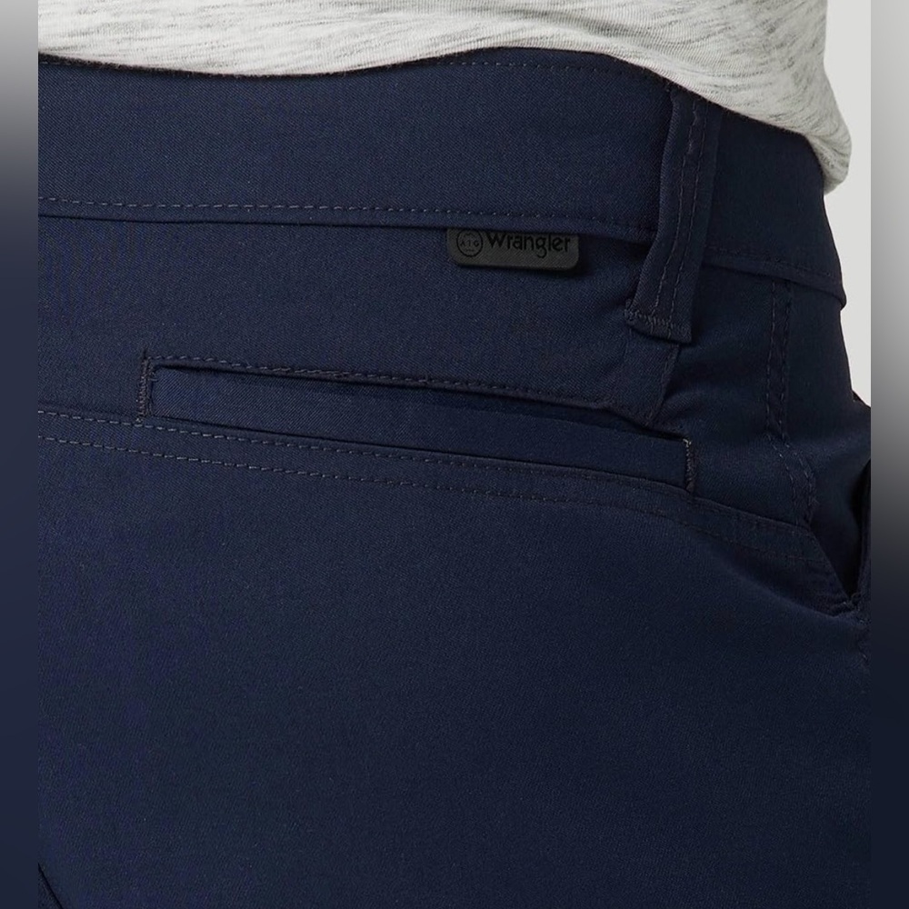 Wrangler Men's ATG 9” All Terrain Performance Utility Short in Navy - Picture 5 of 13